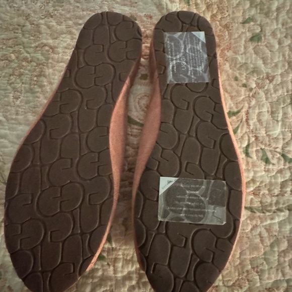 Ugg slippers size 9 - Picture 7 of 8